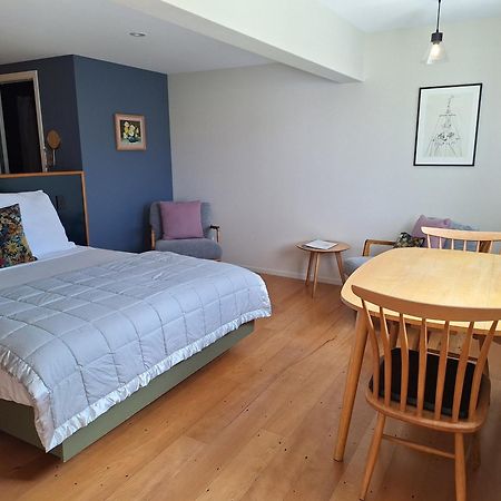 Kowhai Studio -Private Opposite Golf Course In Central Ванака Экстерьер фото
